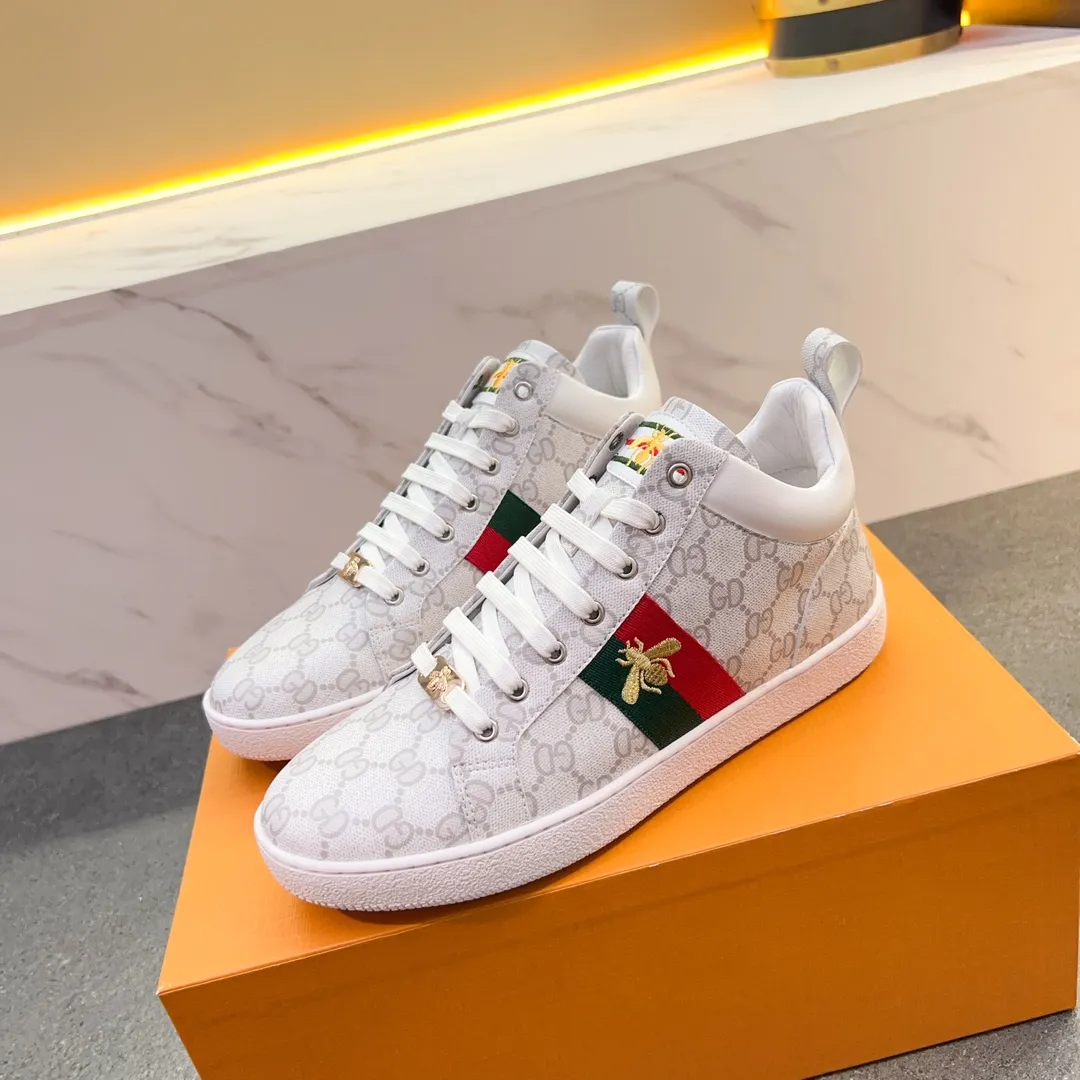 Velvet lining/leather lining ❗¥440🈴GUCCI (Gucci) retro high-top shoes catwalk exclusive new high-top trendy men's shoes! The shoe body is brightly colored and looks high-end and trendy. It is a purchasing agent and is comparable to the genuine product without any pressure. It is made of the iconic cowhide leather of an Italian imported brand and the texture is amazing! Original rubber outsole molding, lasting process, first-layer leather lining, highly recommended product, a must-see, high quality! 38-44, monochrome. A333,000